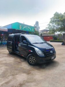 Hyundai H1 full size van with 7 passengers setup for average luggage