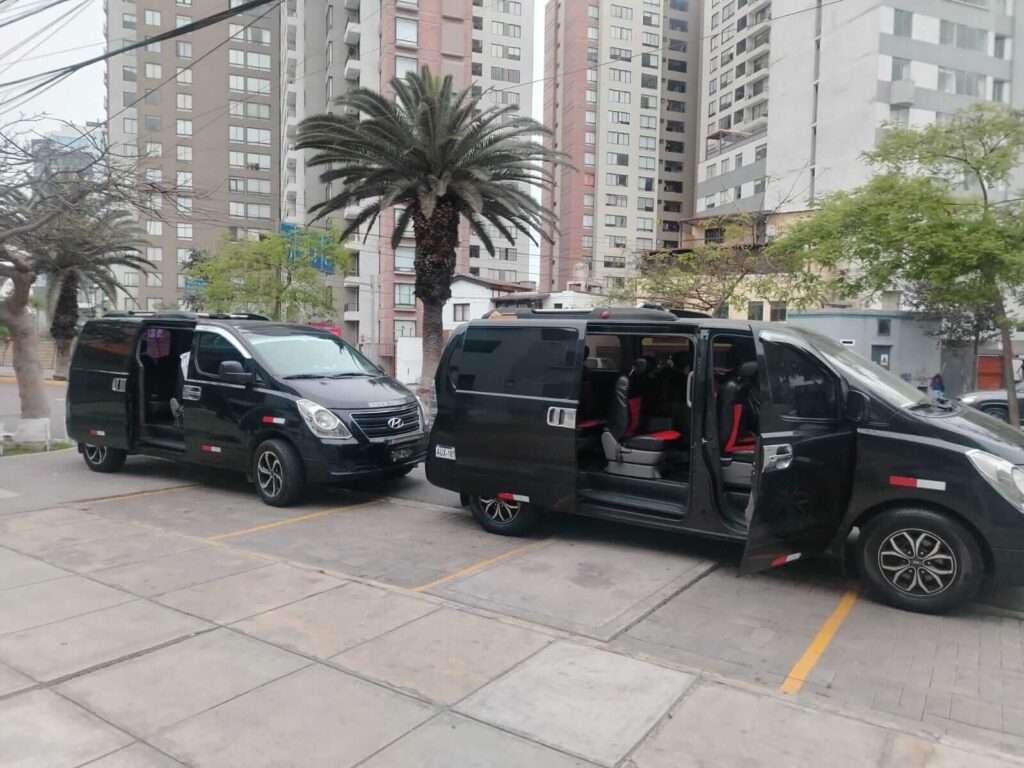 Hyundai H1 full size van setup for 10 passengers with little to no luggage